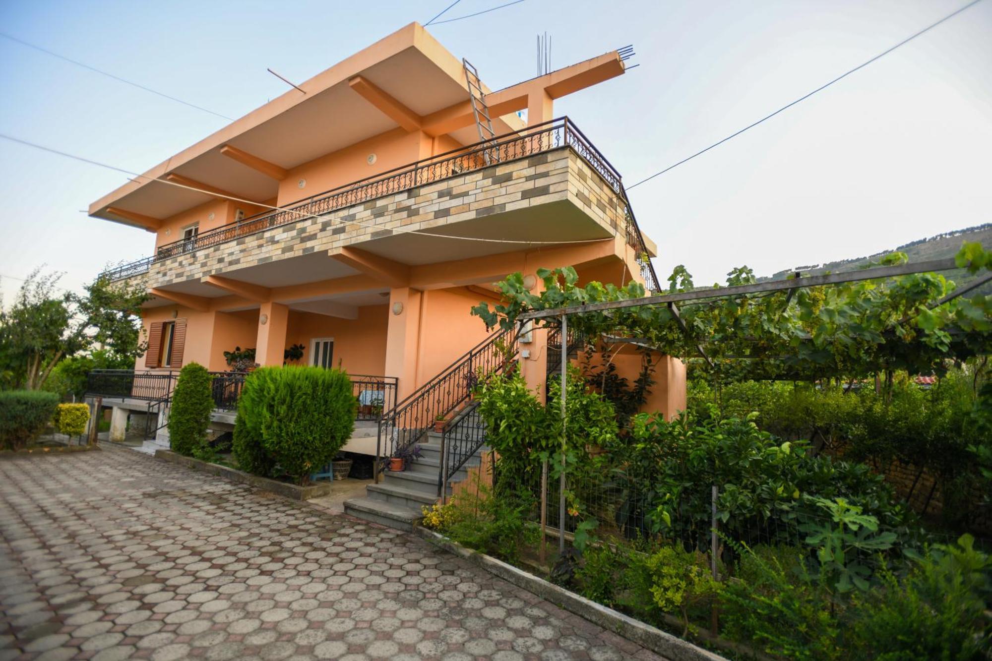 Apartment Darlin Берат Екстер'єр фото