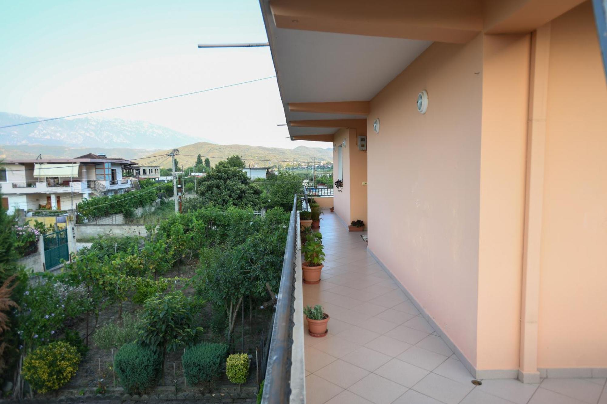 Apartment Darlin Берат Екстер'єр фото