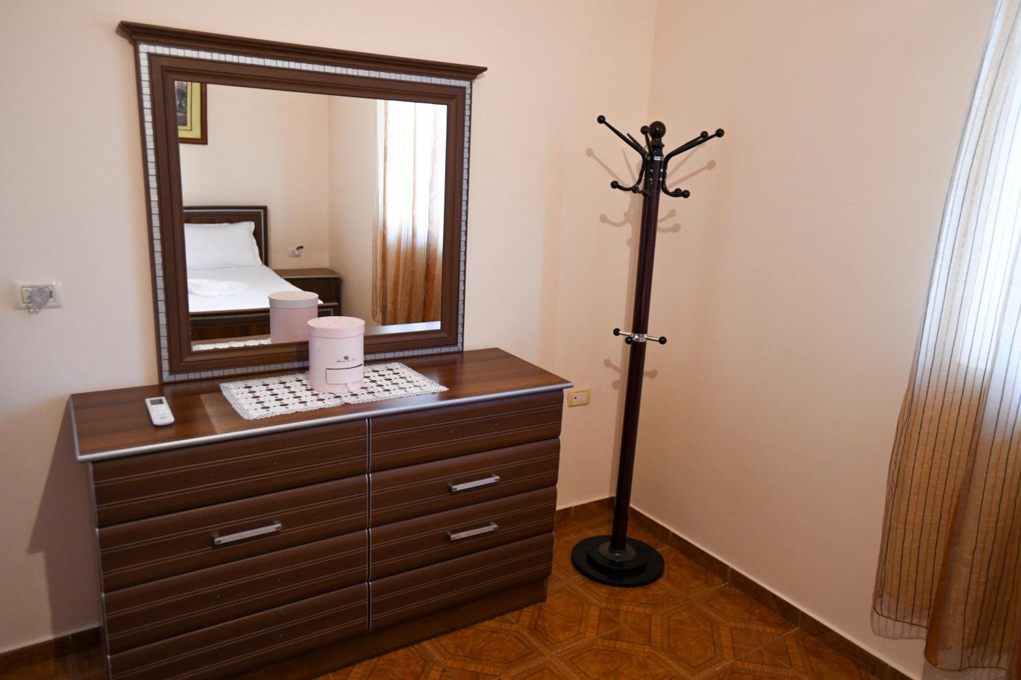 Apartment Darlin Берат Екстер'єр фото